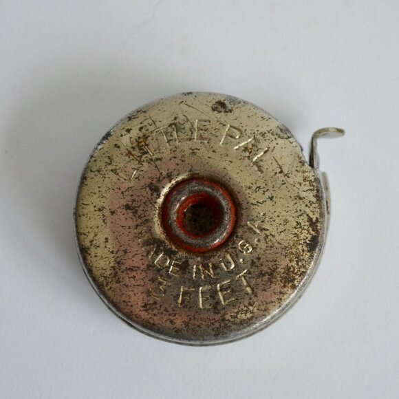 Little Pal Vintage Tape Measure Small - Picture 1 of 3